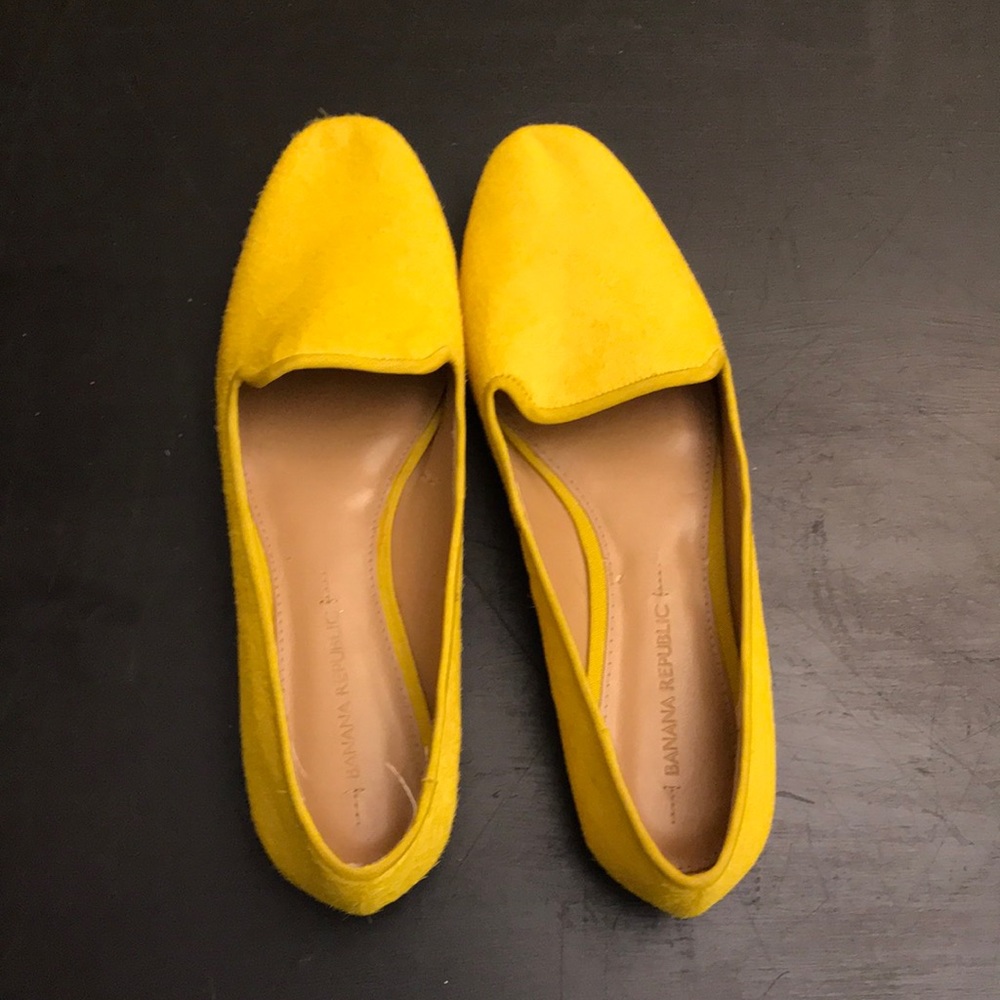 Bright yellow Banana Republic 7.5 flat loafers